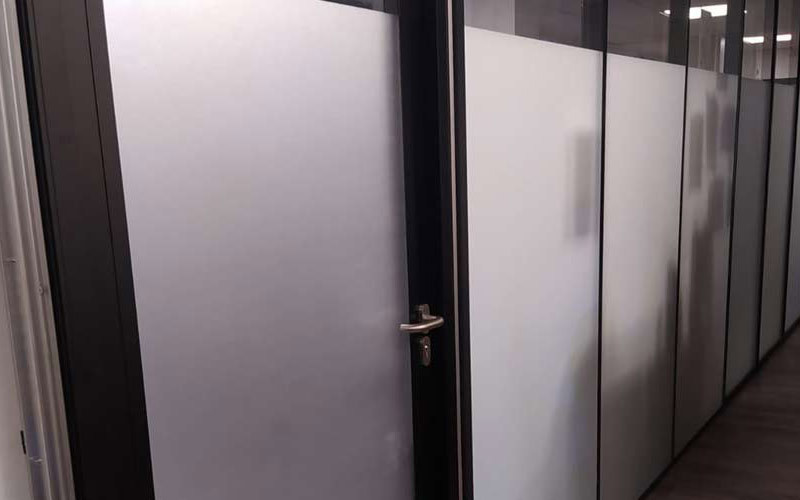 Installation de cloison métallique à la préfecture de l'Essonne