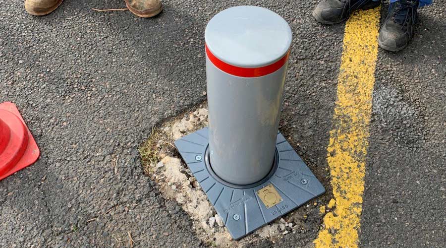 Borne escamotable à la cité administrative de Melun