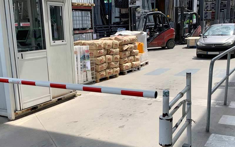 Installation de cloison métallique à la préfecture de l'Essonne
