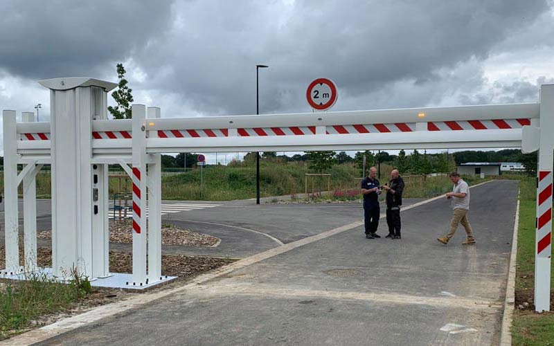 Installation de cloison métallique à la préfecture de l'Essonne