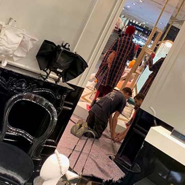 Serrurerie au Galeries Lafayette Stand Givenchy